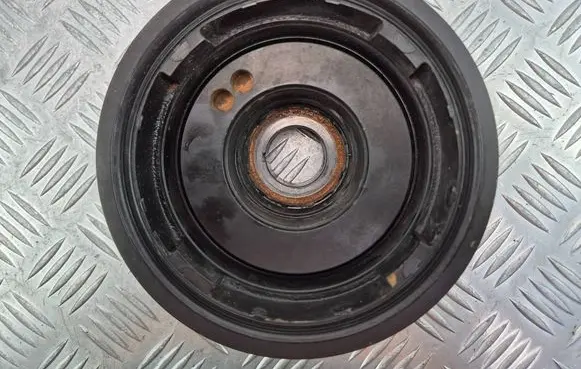 Mercedes-Benz E A207 Crankshaft pulley A2720300803