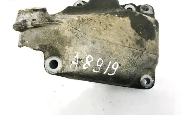 Engine mounting bracket