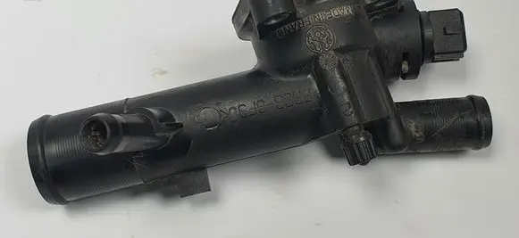 Renault Clio I Thermostat housing 558758