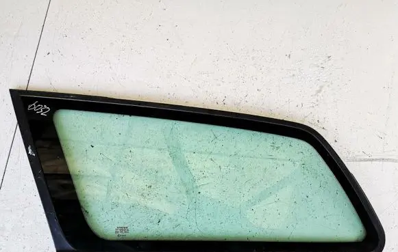 Volvo V50 Rear side window