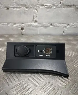 Hyundai Tucson TL USB socket connector 8619024030 1775927 10R0513930