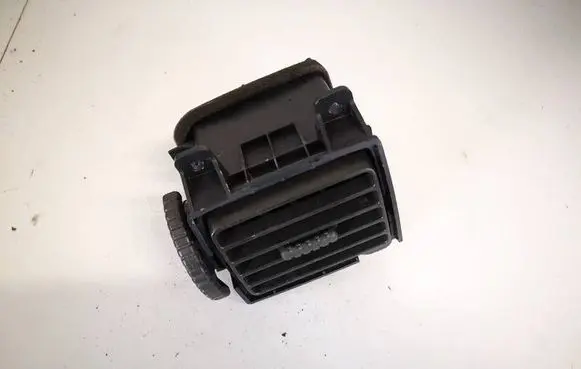 Nissan X-Trail T30 Dash center air vent grill 68761eq000 e650-5161-100