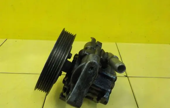 Volvo XC70 Power steering pump 31201150