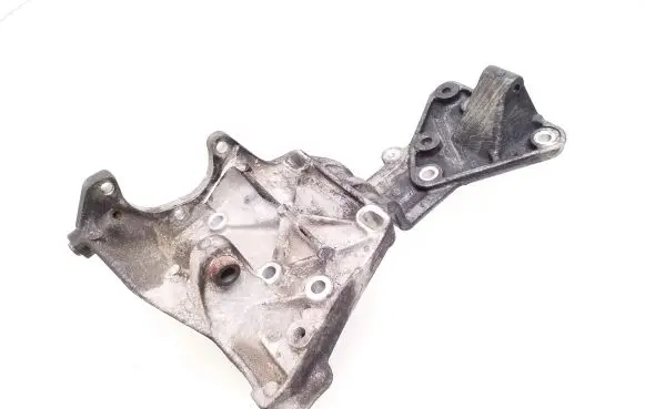 Volvo V70 Generator/alternator bracket 30731516