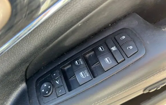 Jeep Grand Cherokee Electric window control switch