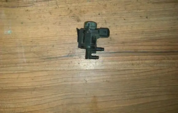 Audi A6 S6 C4 4A Turbo solenoid valve 1j0906283a