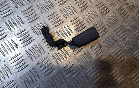Audi A4 S4 B9 Rear seatbelt buckle 8W0857740C