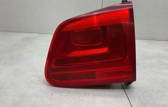Volkswagen Tiguan Tailgate rear/tail lights 5N0945094H
