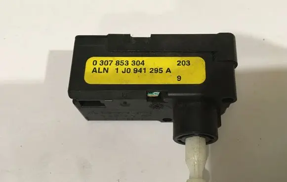 Headlight level adjustment motor