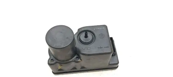 Audi 100 200 5000 C3 Central locking vacuum pump 443862257E
