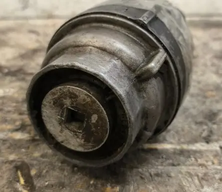 Toyota Corolla Verso AR10 Oil filter cover 