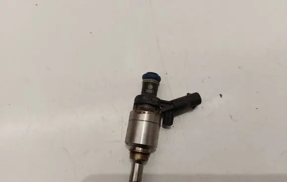 Audi A3 S3 8P Fuel injector 06H906036B