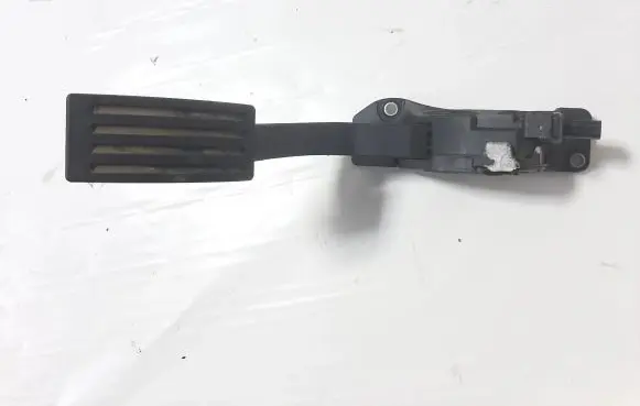 Ford Focus Accelerator throttle pedal BV619F836AB
