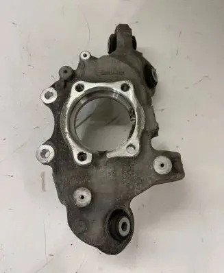 Mercedes-Benz C AMG W205 Rear wheel hub A2953400 K209D01
