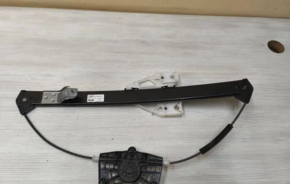 Audi Q2 - Rear door window regulator with motor 81A839461