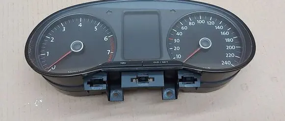 Volkswagen Polo V 6R Speedometer (instrument cluster) 6R0920860E