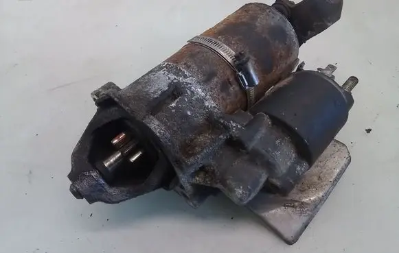 Audi A4 S4 B5 8D Starter motor 1005821523