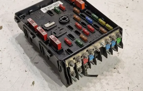 Volkswagen PASSAT B6 Fuse module 3C0937125