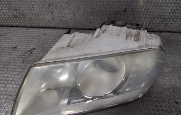 Skoda Octavia Mk2 (1Z) Headlight/headlamp E8203577