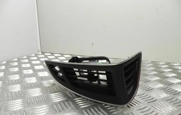 Ford Focus Rear air vent grill BM51A018B08CH T1695