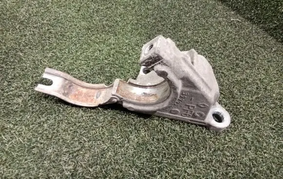 Opel Movano B Driveshaft support bearing bracket 397748146R