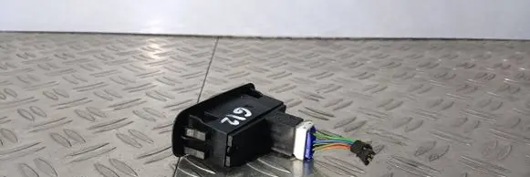 Mitsubishi Space Star Electric window control switch MR608737