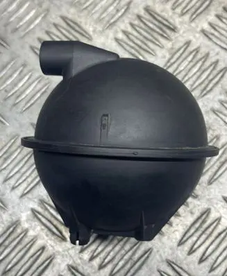 Vacuum air tank