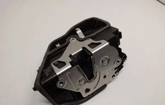 BMW X3 E83 Front door lock 7202143 51217202143 51217059967