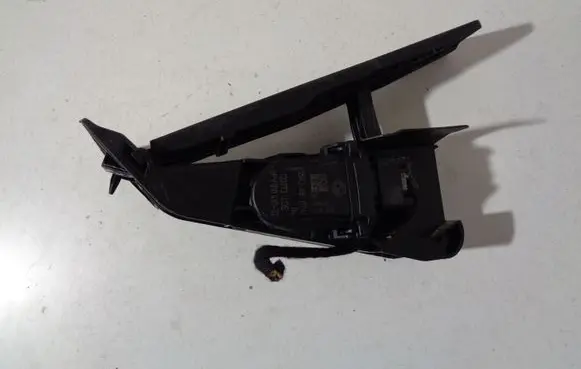 BMW 1 F20 F21 Accelerator throttle pedal 6853176 3542685317604