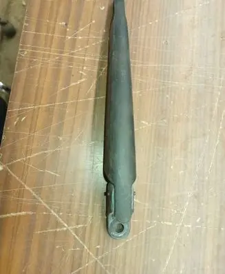 Rear wiper blade arm