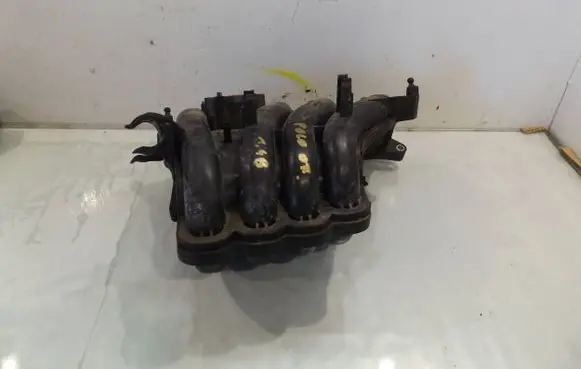Volkswagen Polo IV 9N3 Intake manifold 036129709GT