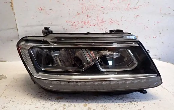 Volkswagen Tiguan Headlight/headlamp 5NB941036E