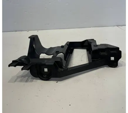 Headlight/headlamp mounting bracket