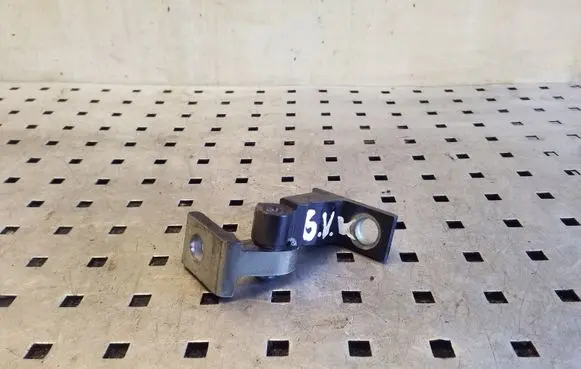 Skoda Yeti (5L) Rear door upper hinge 8K0831401A