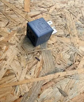 Volkswagen PASSAT B6 Other relay 1K0906381 V23134B52X426