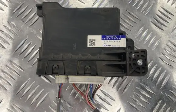 Toyota RAV 4 (XA40) Air conditioner control unit module 88650-42550