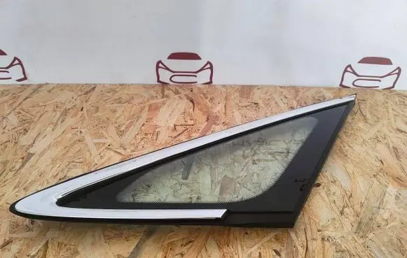 BMW 2 F46 Front door vent window glass four-door 7326155 02640