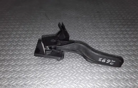 Engine bonnet (hood) release handle