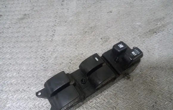 Mitsubishi Lancer VIII Electric window control switch 8608A068 C8DD607M