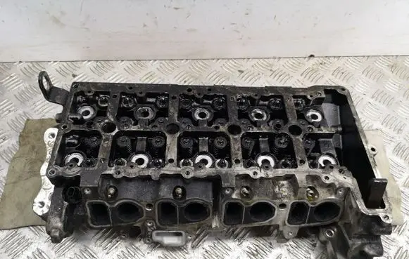 Toyota Avensis T270 Engine head 
