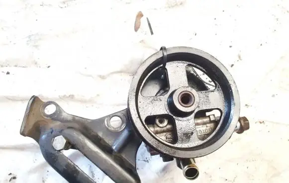 Toyota Avensis T250 Power steering pump 52020 u1c11824