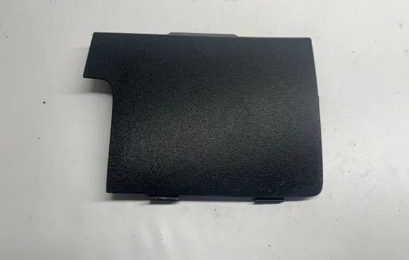 Volkswagen Jetta VII Fuse box cover 17B857506