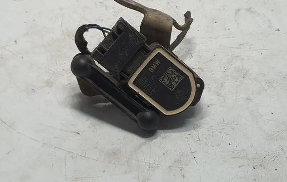 Headlight/headlamp level sensor