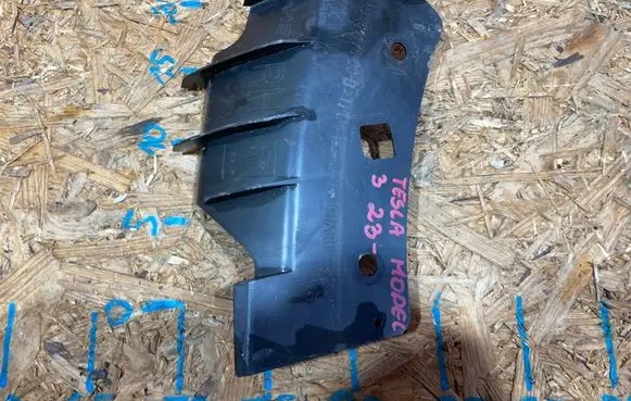 Front bumper mounting bracket