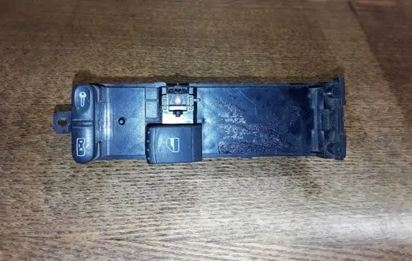 Volkswagen Polo Electric window control switch 1J3959857B