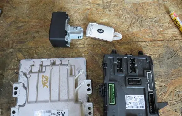 Renault Scenic IV - Grand scenic IV Engine ECU kit and lock set 8200601334 237100893S