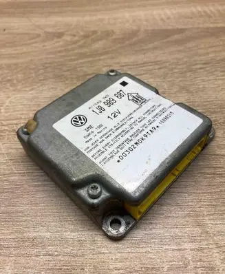 Volkswagen PASSAT B5 Airbag control unit/module 1J0909607 5WK4199