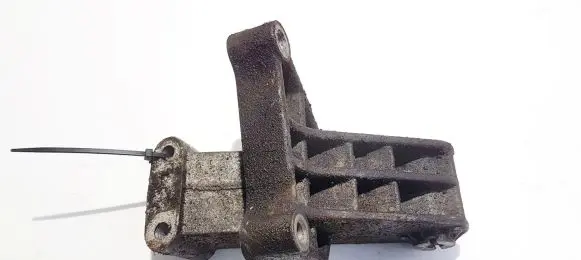Alfa Romeo 147 Engine mounting bracket