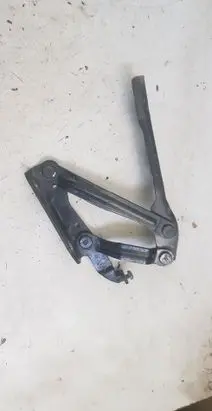 Engine bonnet/hood hinges