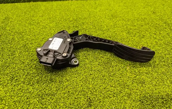 Renault Master III Accelerator throttle pedal 180101626R 6PV00997801